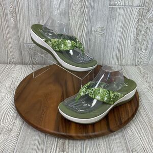 Clarks Women's Size 12 Green Floral Strapped Open Toe Comfort Sandals Flip Flop